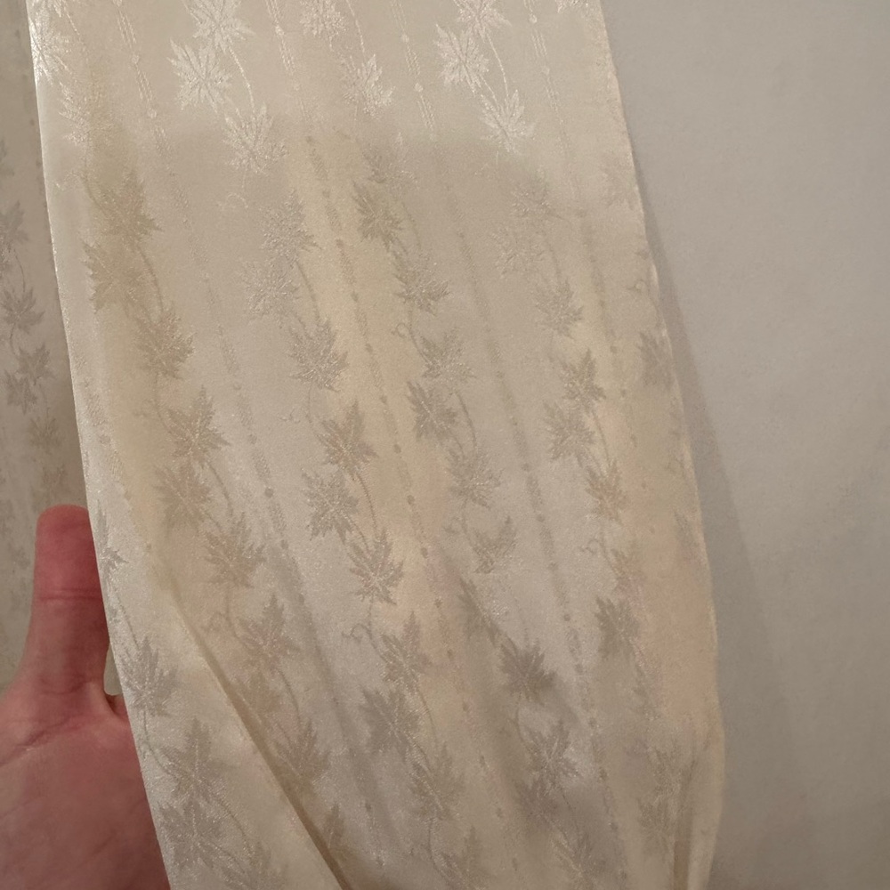VINTAGE Oscar de la Renta Elegant Cream Blouse. Fits like a 10. - Picture 5 of 9